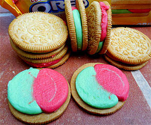 Watermelon Oreo Cookies