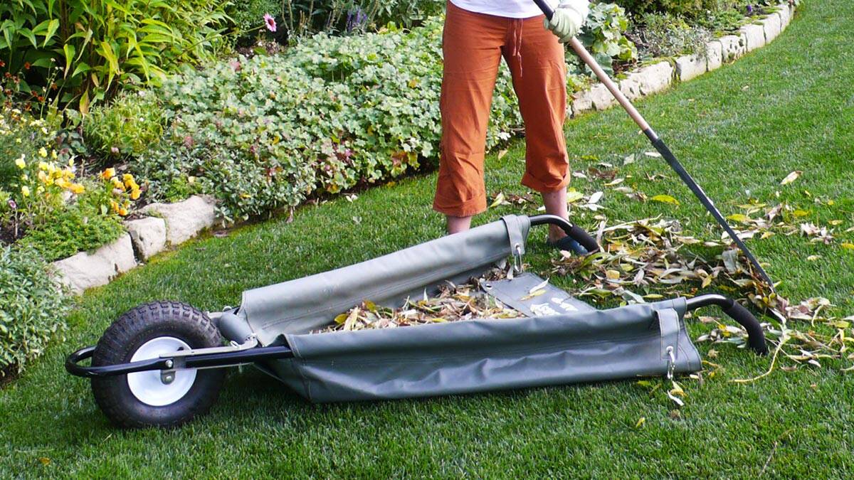 Folding Yard Wheelbarrow - coolthings.us