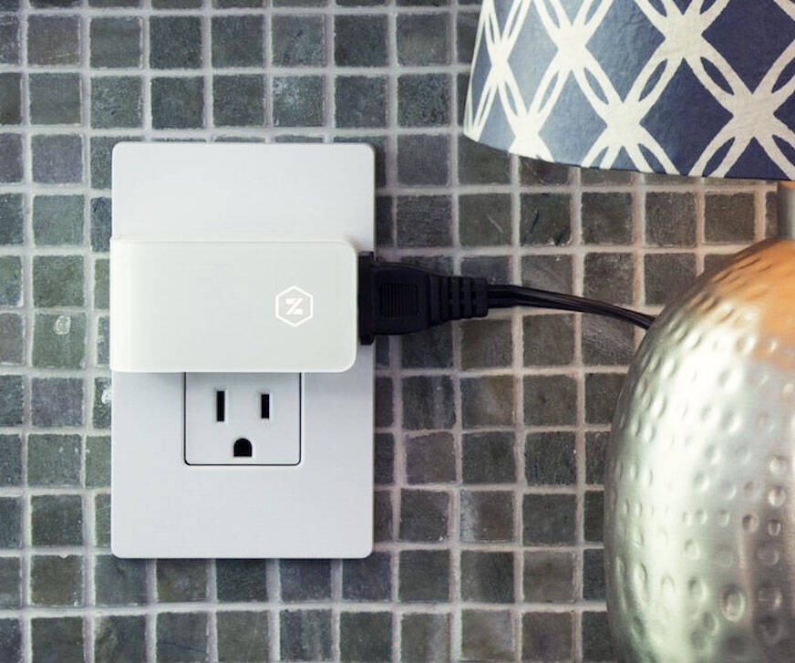 Smart Outlet Plug - //coolthings.us