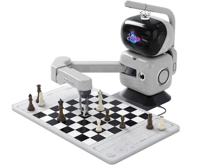 AI Chess Robot - //coolthings.us