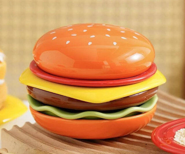 Cheeseburger Stackable Snack Plates - //coolthings.us