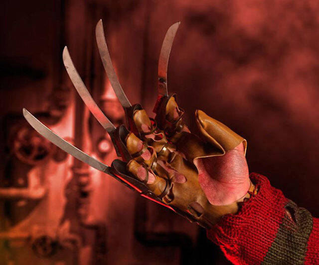 Freddy Krueger Glove - //coolthings.us
