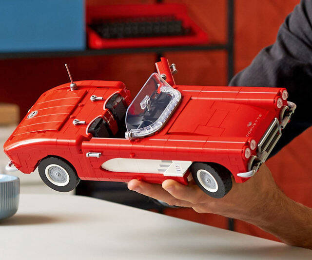 LEGO Chevrolet Corvette 1961 - //coolthings.us