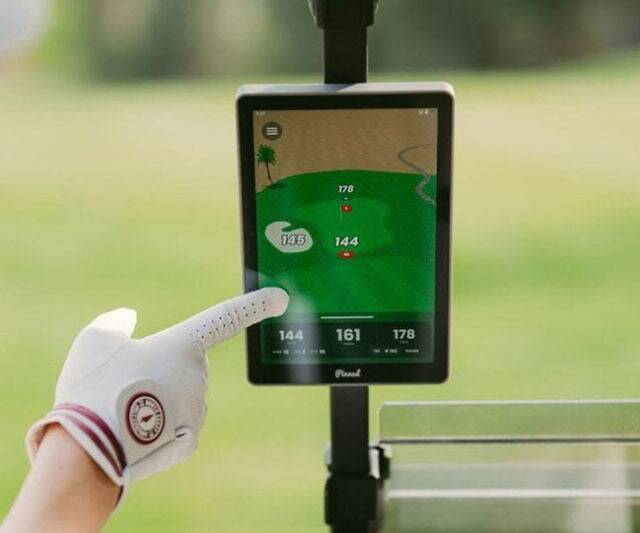 Pinned Golf The Caddie GPS Tablet - //coolthings.us