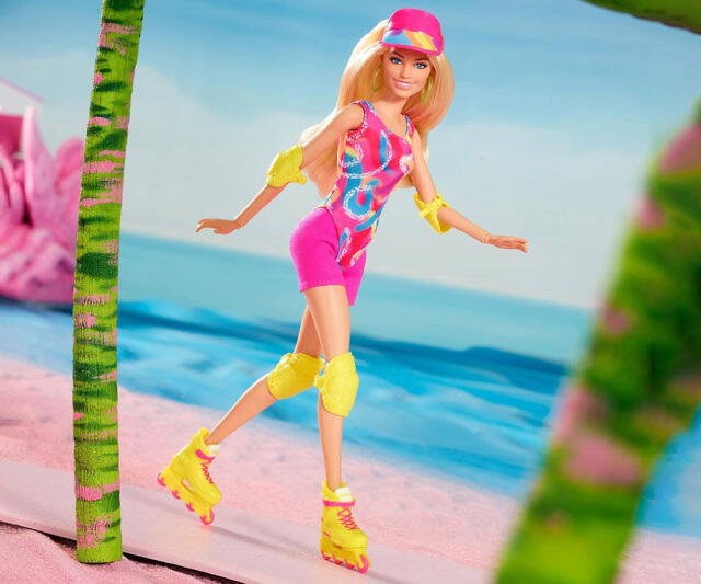 Barbie Movie In-Inline Skating Outfit - //coolthings.us