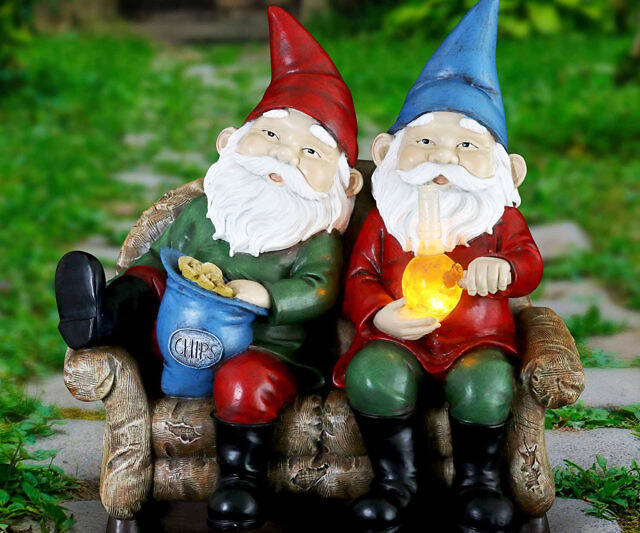 Bud Buddies Gnome Statue - //coolthings.us
