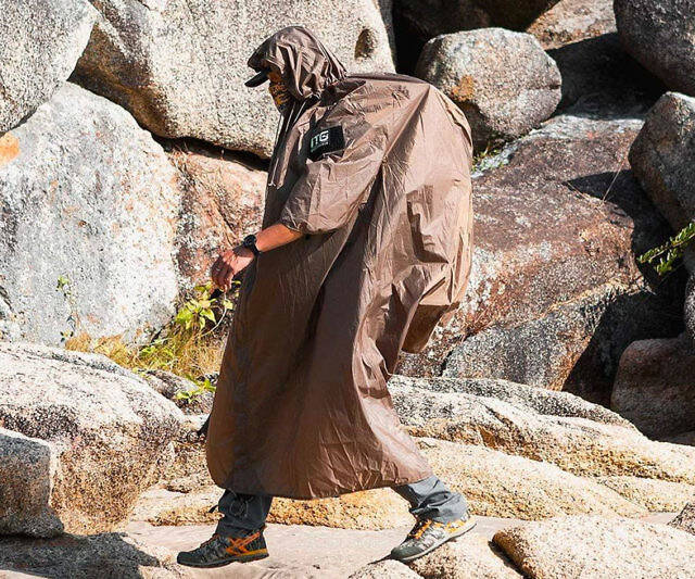 Bushcraft Poncho & Shelter - //coolthings.us