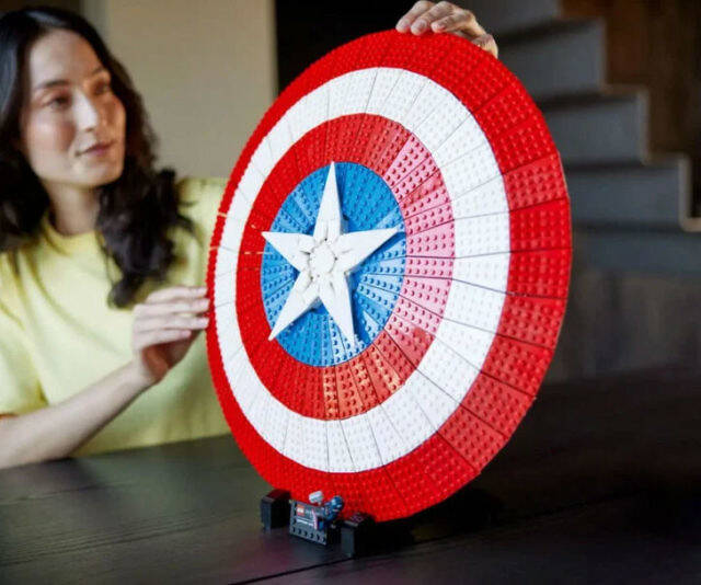 LEGO Captain America Shield Set - //coolthings.us