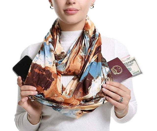 Concealed Pockets Infinity Scarf - //coolthings.us