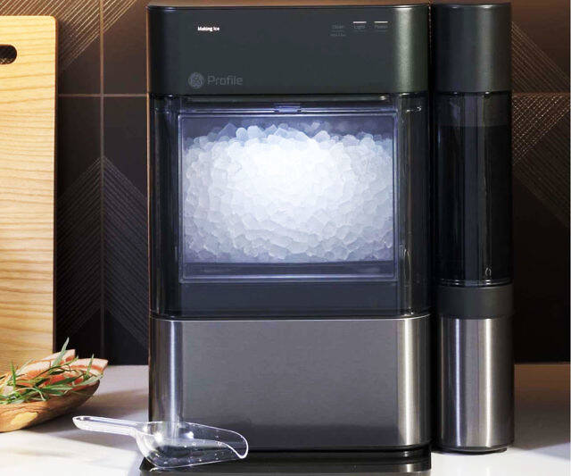 Countertop Nugget Ice Maker - //coolthings.us