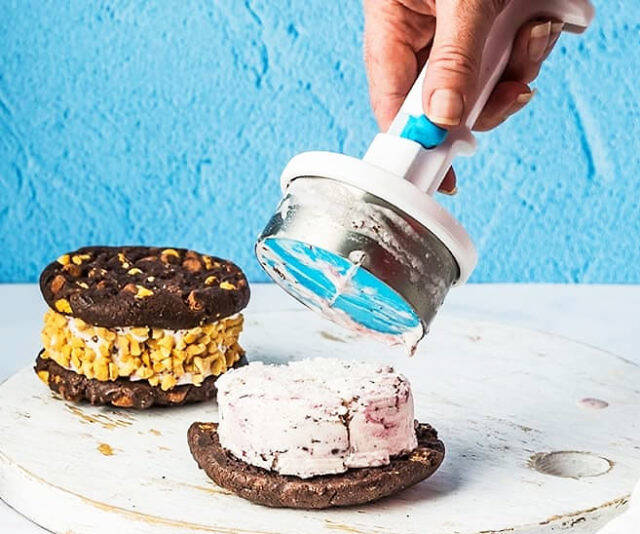 Cylindrical Ice Cream Sandwich Scoop - //coolthings.us