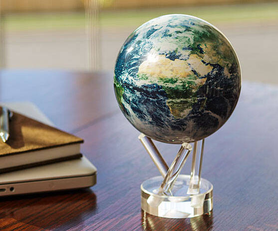 Earth Spinning Globe - //coolthings.us