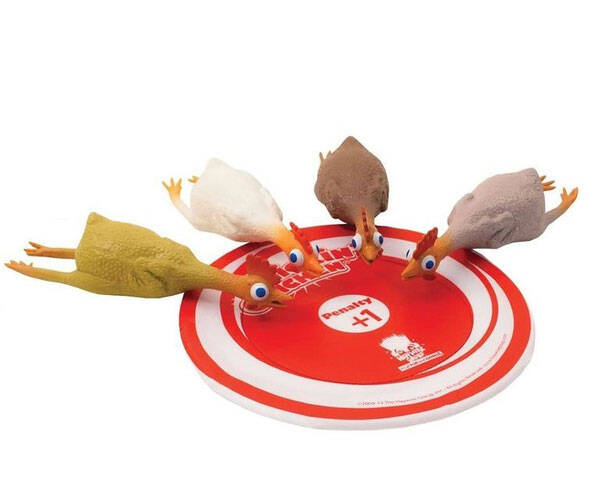 Flickin' Chicken Outdoor Toss Game - //coolthings.us