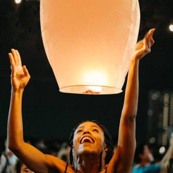 Flying Sky Lantern - //coolthings.us