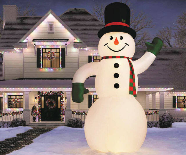 Gigantic Inflatable Snowman - //coolthings.us