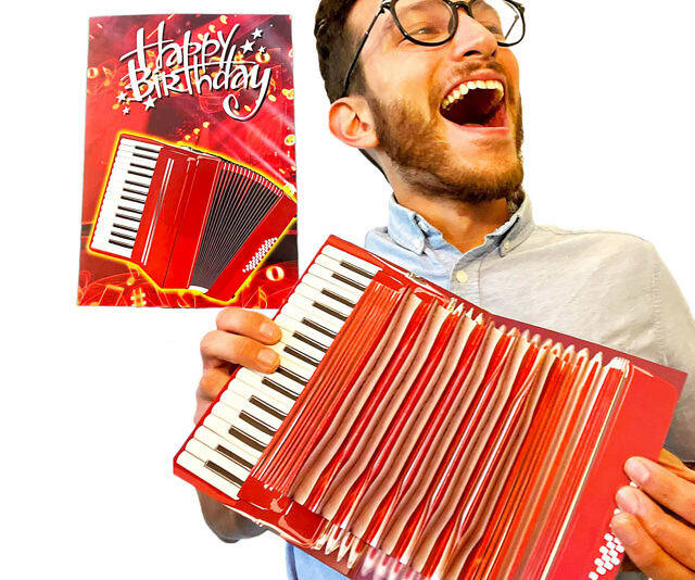 Interactive Accordion Birthday Card - //coolthings.us