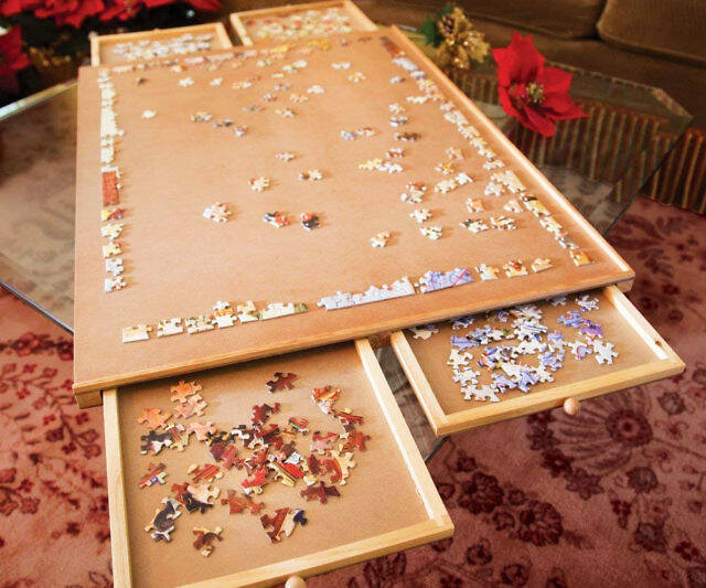 Jigsaw Puzzle Work Desk - //coolthings.us