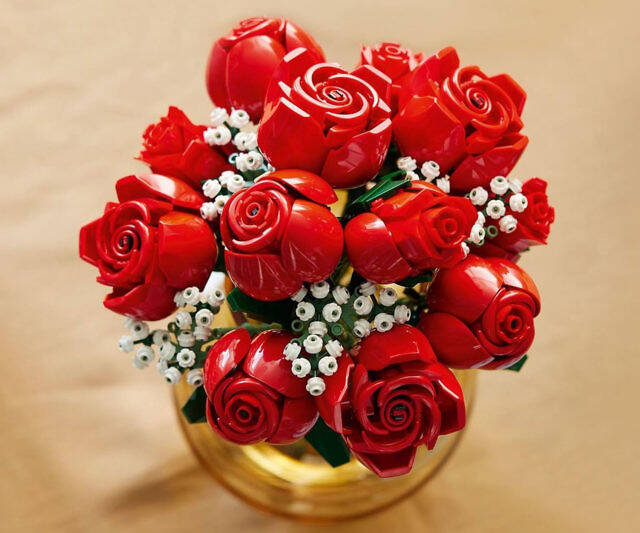 LEGO Rose Bouquet - //coolthings.us