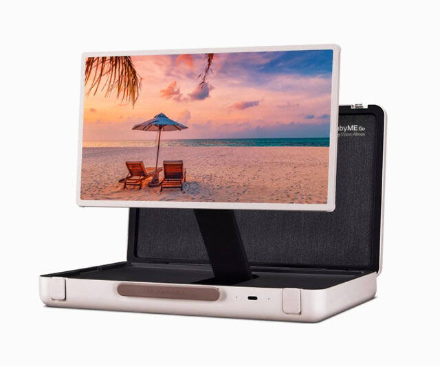 LG StandbyMe Briefcase TV - //coolthings.us