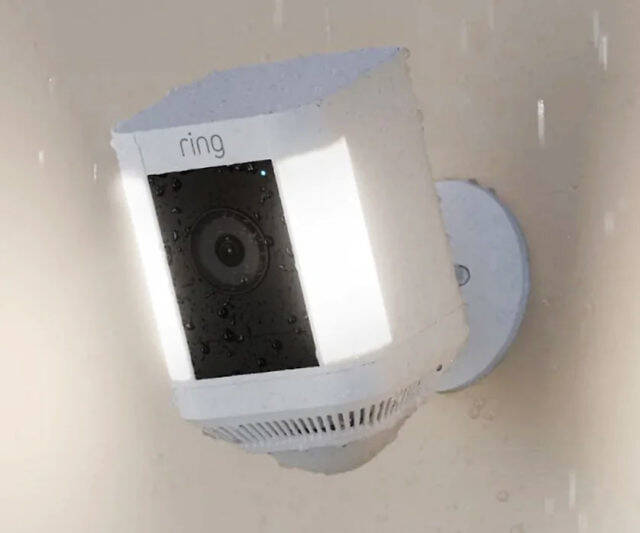 Ring Spotlight Cam Plus - //coolthings.us