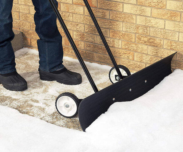 Snowcaster Wheeled Snow Plow - //coolthings.us
