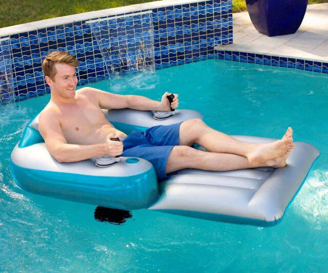 The Motorized Inflatable Pool Lounger - //coolthings.us