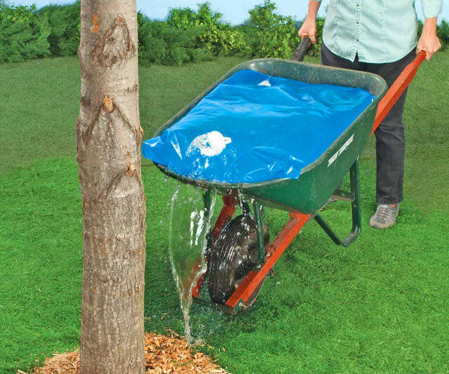 Wheelbarrow Water Bag - //coolthings.us
